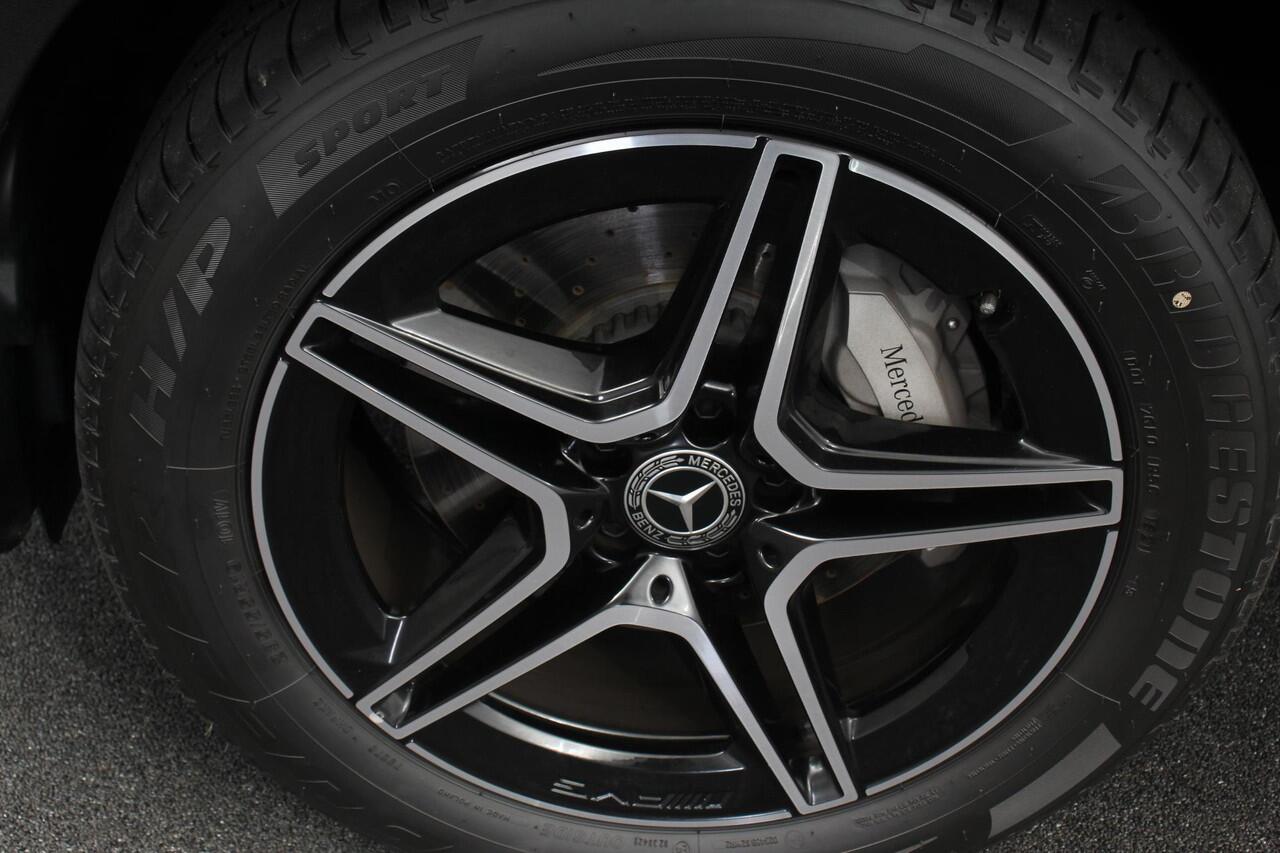 Mercedes-Benz GLC-KLASSE 300e 4-MATIC Business AMG Night Pack | Full LED | Trekhaak | Navigatie | PDC | Camera | MBUX