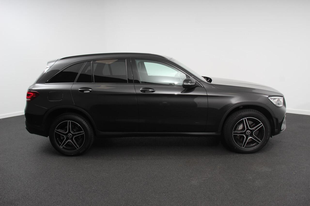 Mercedes-Benz GLC-KLASSE 300e 4-MATIC Business AMG Night Pack | Full LED | Trekhaak | Navigatie | PDC | Camera | MBUX