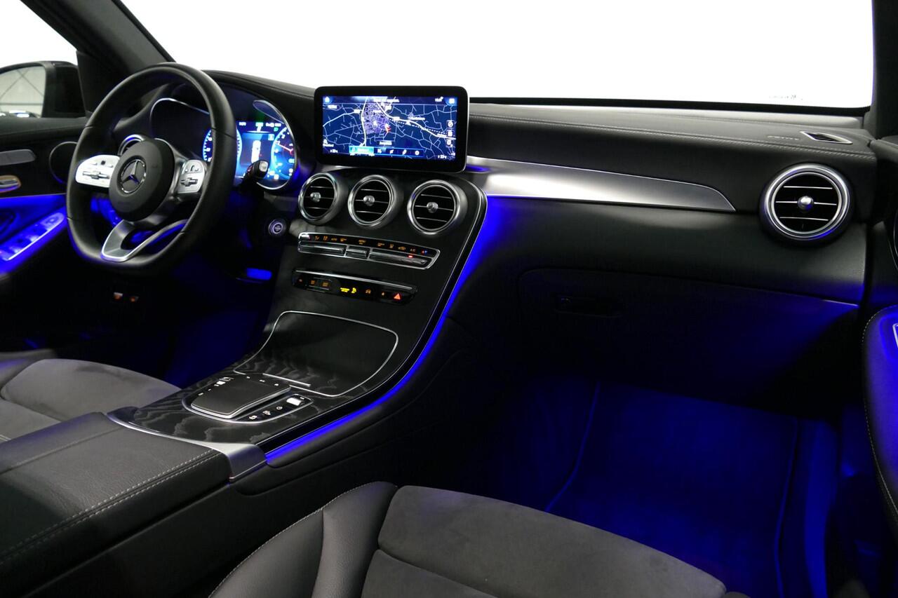 Mercedes-Benz GLC-KLASSE 300e 4MATIC AMG Line / Panamericana Grille / Panoramadak / Elektr. verstelbare voorstoelen + memory / Apple Carplay - Android Auto / Sfeerverlichting / Rondomzichtcamera / MANUFAKTUR kleur / Elektr. wegklapbare trekhaak / 21'' LMV / Keyless / LED High Per