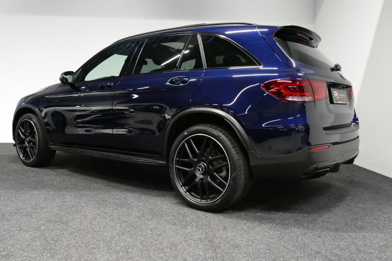 Mercedes-Benz GLC-KLASSE 300e 4MATIC AMG Line / Panamericana Grille / Panoramadak / Elektr. verstelbare voorstoelen + memory / Apple Carplay - Android Auto / Sfeerverlichting / Rondomzichtcamera / MANUFAKTUR kleur / Elektr. wegklapbare trekhaak / 21'' LMV / Keyless / LED High Per
