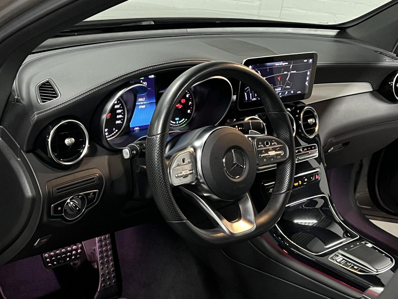 Mercedes-Benz GLC-KLASSE 300e 4MATIC AMG | Trekhaak | Open dak | Camera | Stoelverwarming | Memory | Cruise control | Carplay