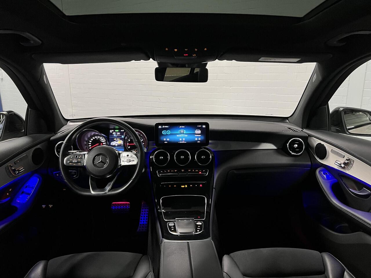 Mercedes-Benz GLC-KLASSE 300e 4MATIC AMG | Trekhaak | Open dak | Camera | Stoelverwarming | Memory | Cruise control | Carplay