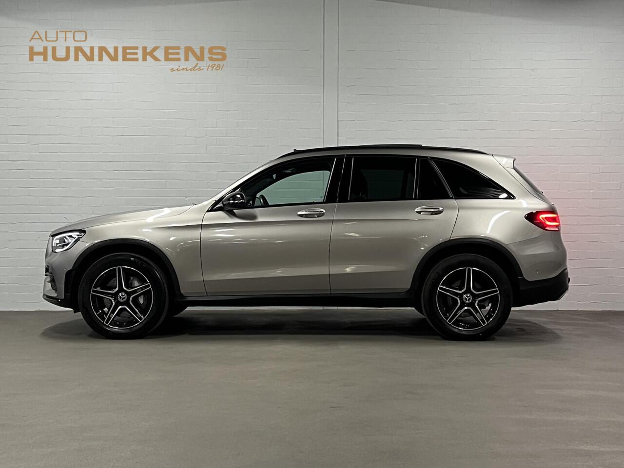 Mercedes-Benz GLC-KLASSE 300e 4MATIC AMG | Trekhaak | Open dak | Camera | Stoelverwarming | Memory | Cruise control | Carplay