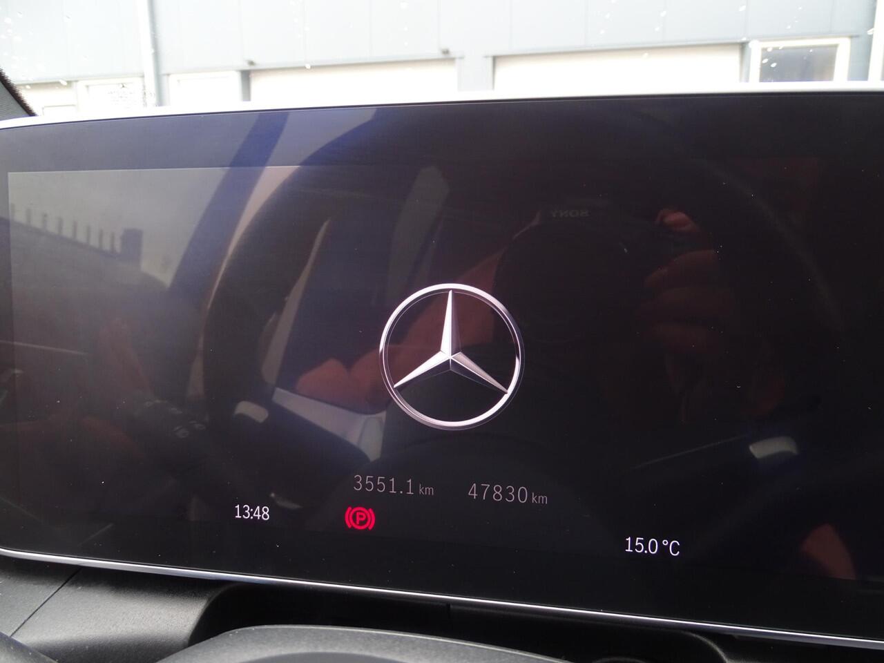 Mercedes-Benz GLC-KLASSE 300e 4MATIC AMG Line AMG LINE | NIGHT PAKKET | LUCHTVERING | ADAPTIVE CRUISE CONTROL | 360 CAMERA | SFEERVERLICHTING | PANORAMADAK | ELEKTRISCHE STOELEN | STOELVERWARMING | ELEKTRISCH ACHTERKLEP