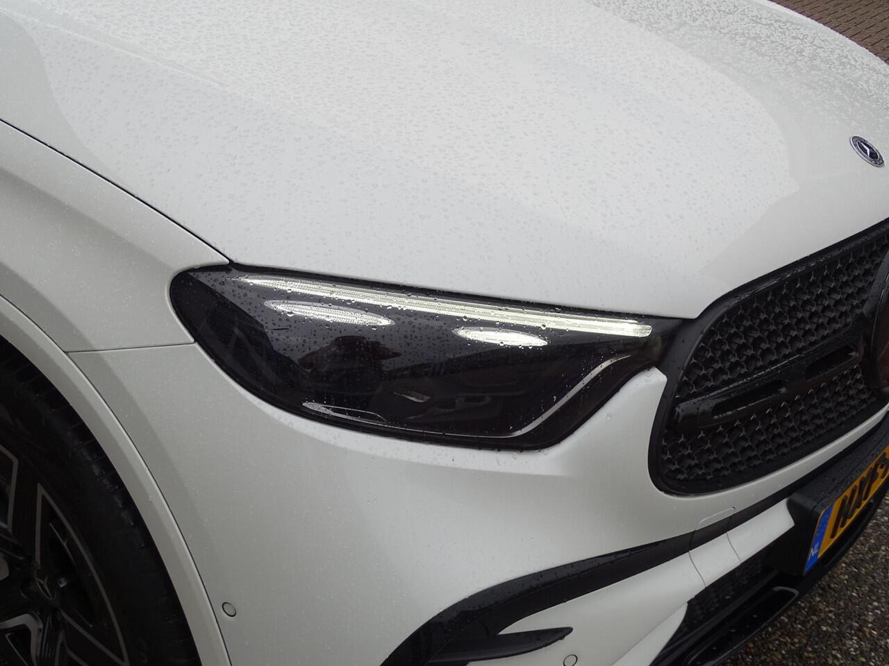 Mercedes-Benz GLC-KLASSE 300e 4MATIC AMG Line AMG LINE | NIGHT PAKKET | LUCHTVERING | ADAPTIVE CRUISE CONTROL | 360 CAMERA | SFEERVERLICHTING | PANORAMADAK | ELEKTRISCHE STOELEN | STOELVERWARMING | ELEKTRISCH ACHTERKLEP