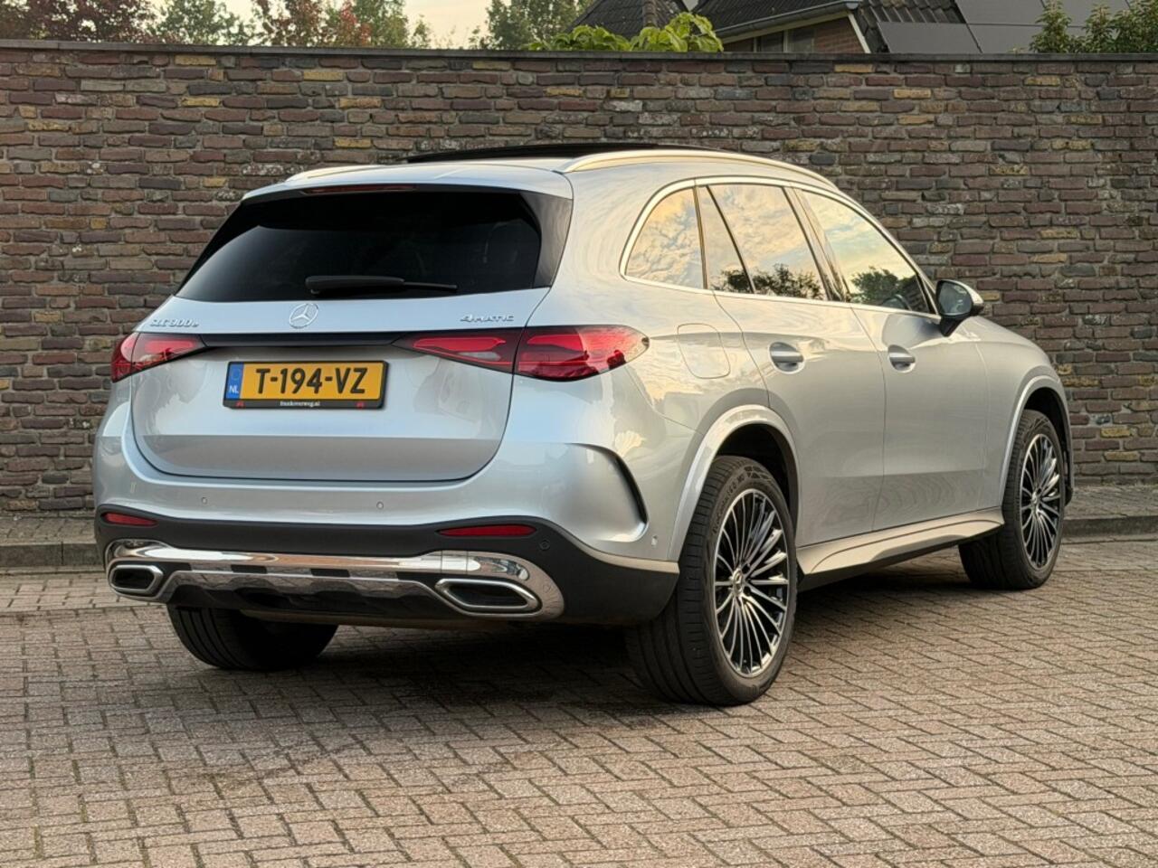 Mercedes-Benz GLC-KLASSE 300E 4MATIC AMG LINE Panodak 20 Inch Digital Light
