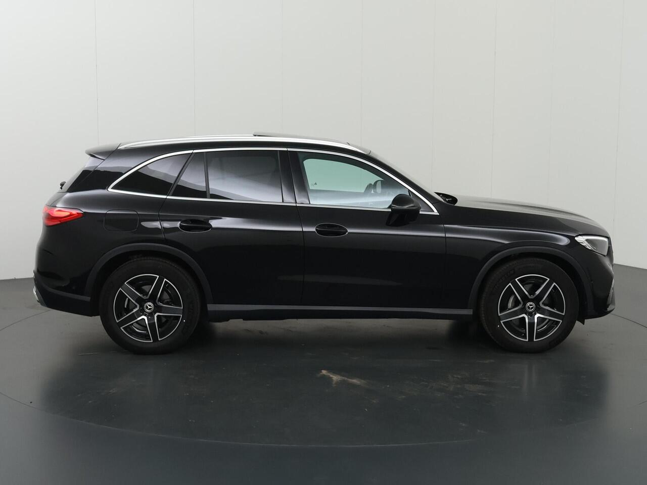 Mercedes-Benz GLC-KLASSE 200 4MATIC AMG Line | Panoramadak | Memory | Trekhaak | Sfeerverlichting | Winter pakket |