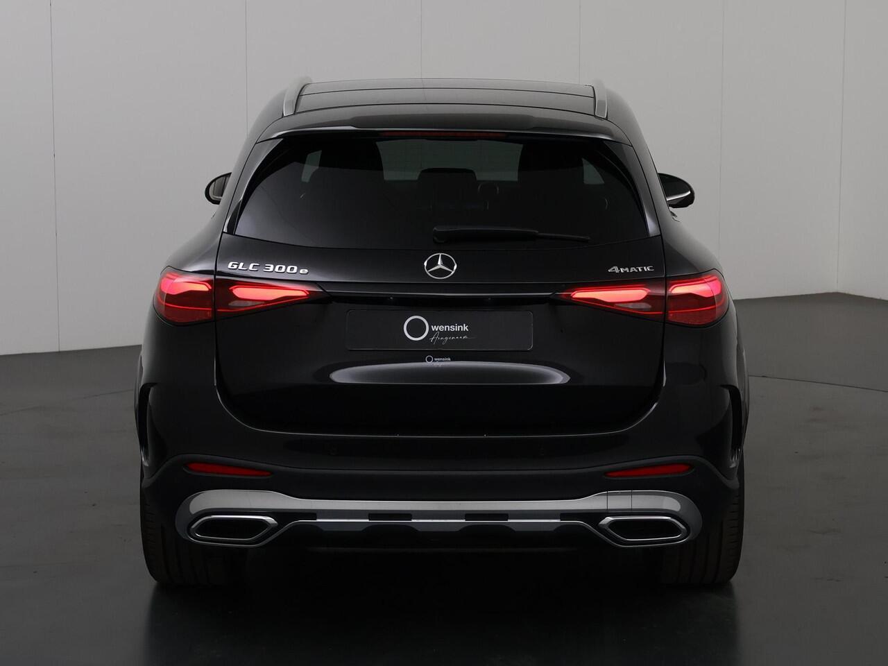 Mercedes-Benz GLC-KLASSE 300e 4MATIC AMG Line | AMG | Panoramadak | Trekhaak | | Sfeerverlichting | Apple carplay / Android auto | Adaptive cruise control | 360°C Camera |