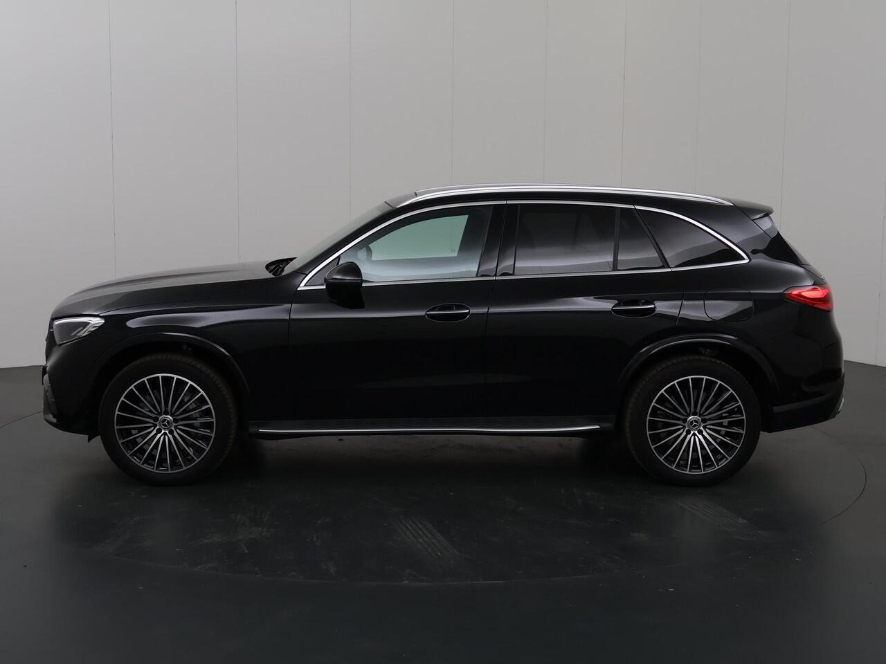 Mercedes-Benz GLC-KLASSE 300e 4MATIC AMG Line | AMG | Panoramadak | Trekhaak | | Sfeerverlichting | Apple carplay / Android auto | Adaptive cruise control | 360°C Camera |