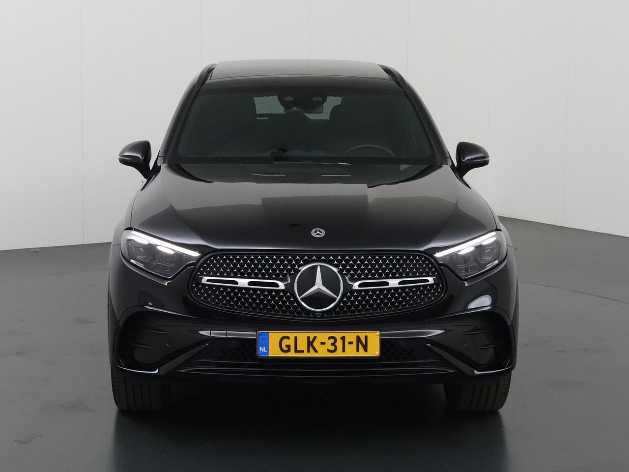 Mercedes-Benz GLC-KLASSE 300e 4MATIC AMG Line | AMG | Night | Panoramadak | Trekhaak | 360 graden camera | Memory | Digital Light | Sfeerverlichting |