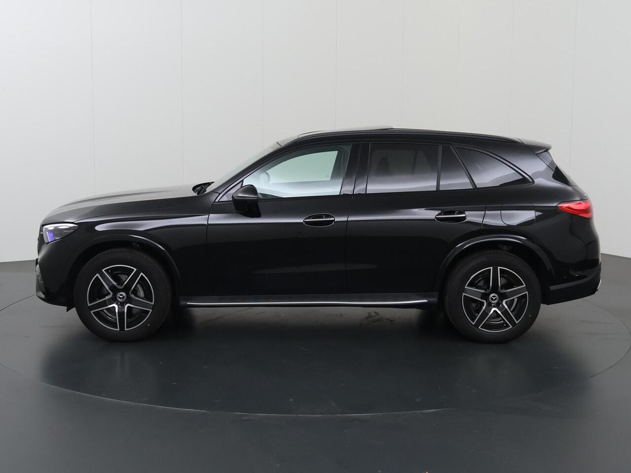 Mercedes-Benz GLC-KLASSE 300e 4MATIC AMG Line | Trekhaak | Panoramadak | Treeplanken | Premium pakket | Night pakket |