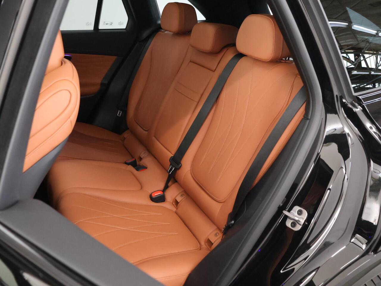 Mercedes-Benz GLC-KLASSE 300e 4MATIC AMG Line | Nappaleder bruin | Burmester | Carbon | Winter pakket | Night pakket | Panoramadak | Trekhaak |