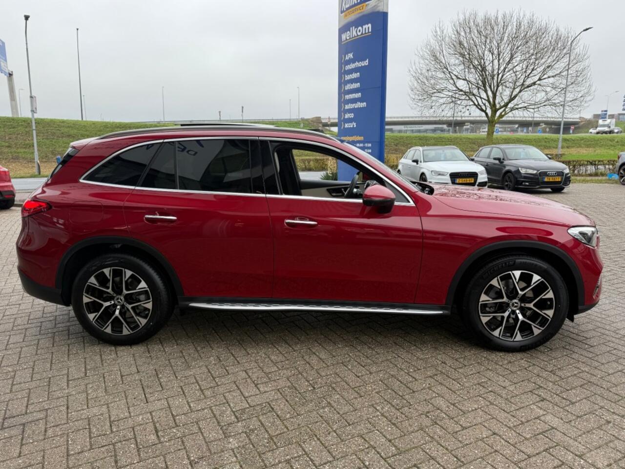 Mercedes-Benz GLC-KLASSE 300DE 4MATIC AMG LINE PANORAMA LEER NAVI PDC360GR.