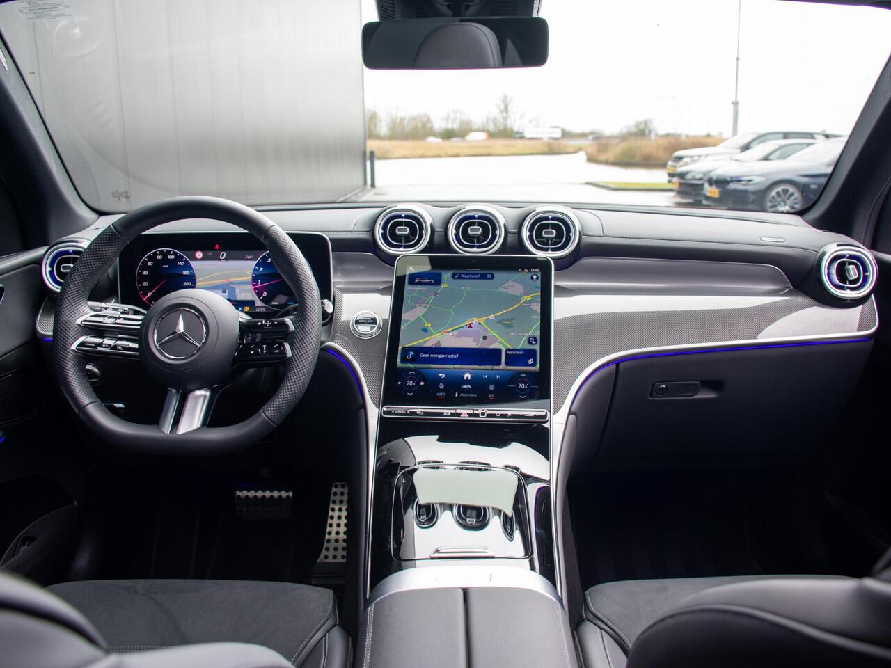 Mercedes-Benz GLC-KLASSE 200 4MATIC AMG Line | NW PRIJS ¤90.138 | Mild Hybrid(Geen stekker) | Park assist | Leder | Schuif-/kantel Panorama | 360 Camera | 20" Velgen |