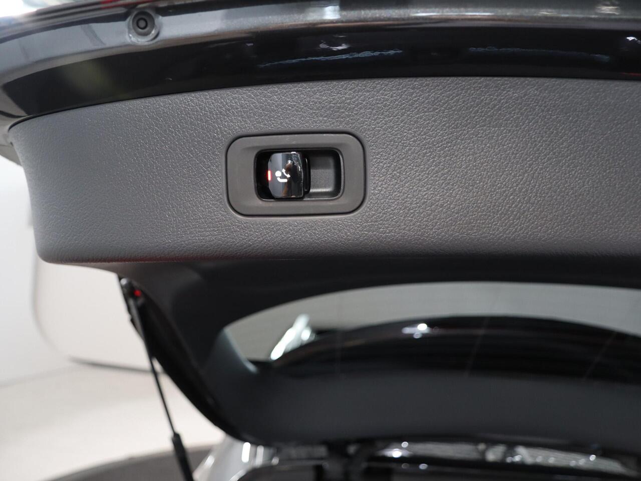 Mercedes-Benz GLC-KLASSE 400e 4MATIC Sport Edition | Panoramaschuifdak | Night | Premium pakket | Trekhaak | Matrix Led