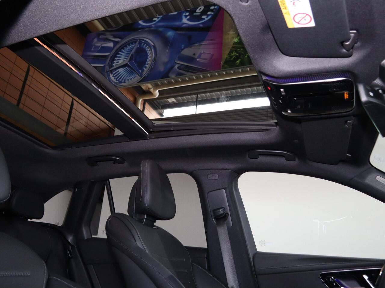 Mercedes-Benz GLC-KLASSE 300e 4MATIC Sport Edition | Panoramaschuifdak | Premium Pakket | Nightpakket | 360°-camera