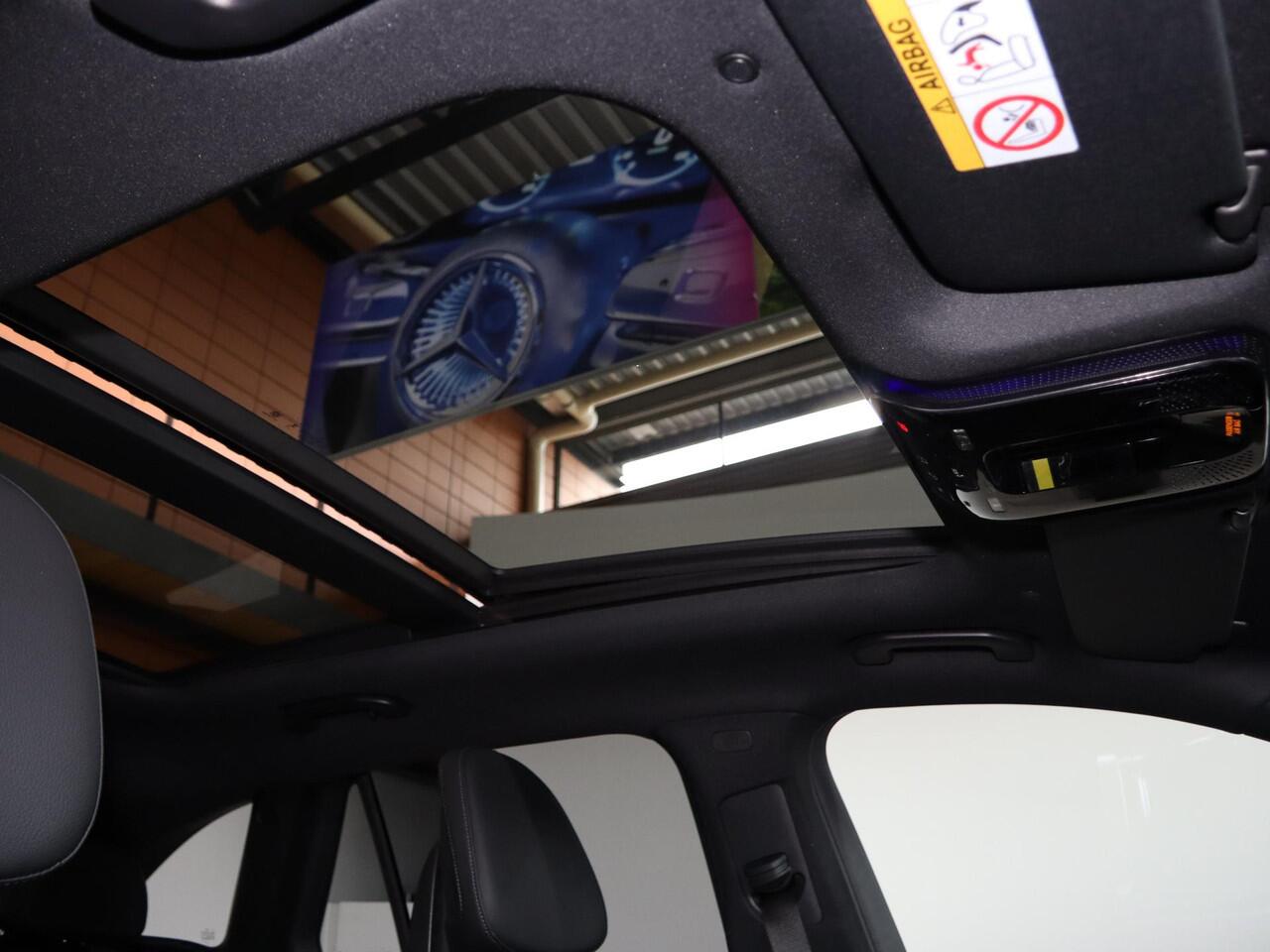 Mercedes-Benz GLC-KLASSE 300e 4MATIC Sport Edition | Panoramaschuifdak | Premium Plus | Rijassistentiepakket plus | Head-up display | Burmester | Nightpakket | Trekhaak |