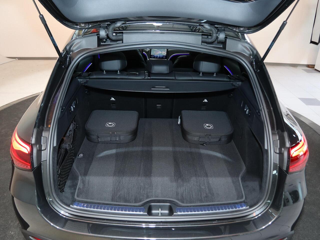 Mercedes-Benz GLC-KLASSE 300e 4MATIC Sport Edition | Panoramaschuifdak | Premium pakket | Nightpakket | 360° camera | Dodehoekassistent | DIGITAL LIGHT |