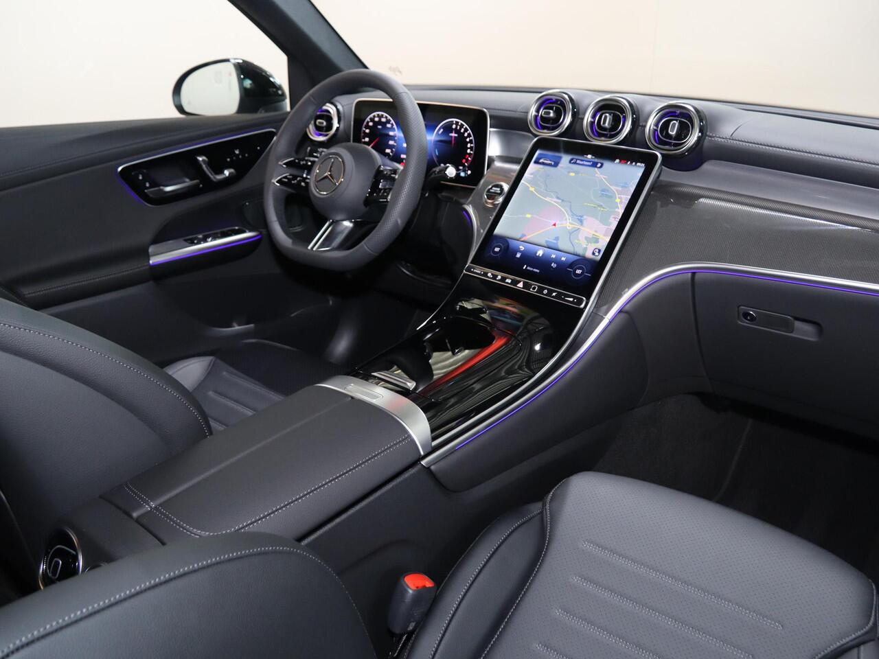 Mercedes-Benz GLC-KLASSE 300e 4MATIC Sport Edition | Panoramaschuifdak | Premium pakket | Nightpakket | Trekhaak | 360° camera | Dodehoekassistent | DIGITAL LIGHT |