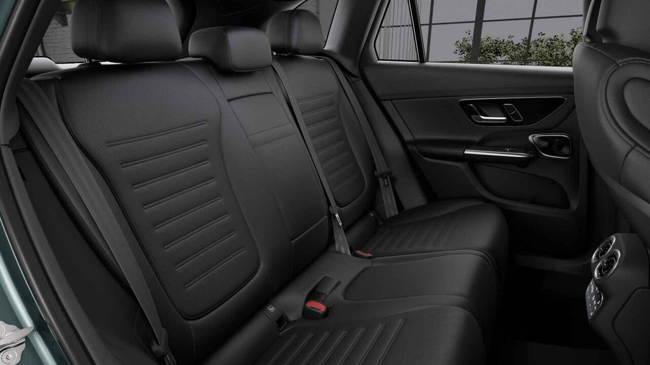 Mercedes-Benz GLC-KLASSE 300e 4MATIC Sport Edition | Premium Plus | Night | Panoramadak | Trekhaak | Burmester | Rijassistentiepakket | Head-up display | Memory stoelen |