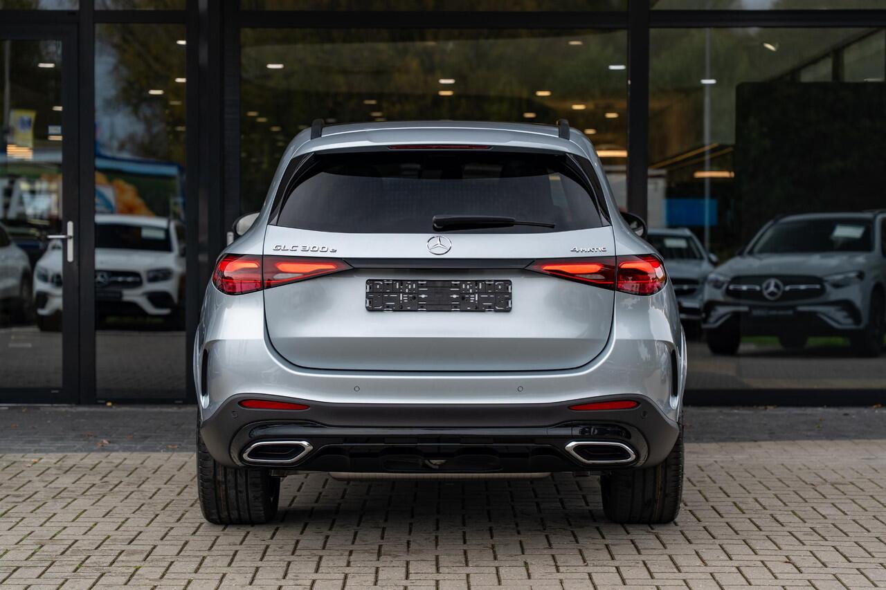 Mercedes-Benz GLC-KLASSE 300e 4MATIC Sport Edition | Panoramaschuifdak | Premium pakket | Nightpakket | 360° camera | Dodehoekassistent | DIGITAL LIGHT | Trekhaak |