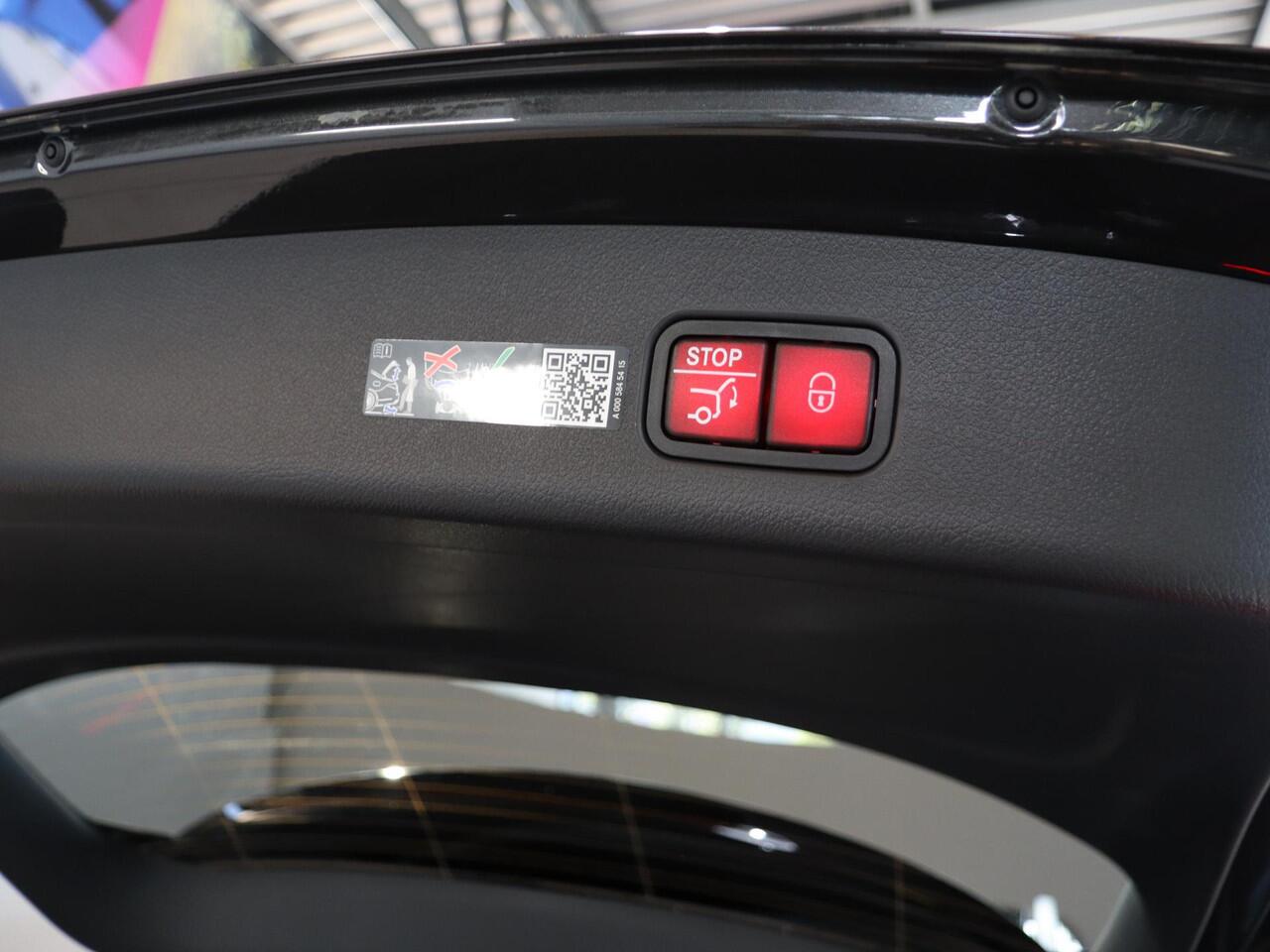 Mercedes-Benz GLC-KLASSE 300e 4MATIC Sport Edition | Night | Panoramaschuifdak | 360° camera | Dodehoekassistent | DIGITAL LIGHT |