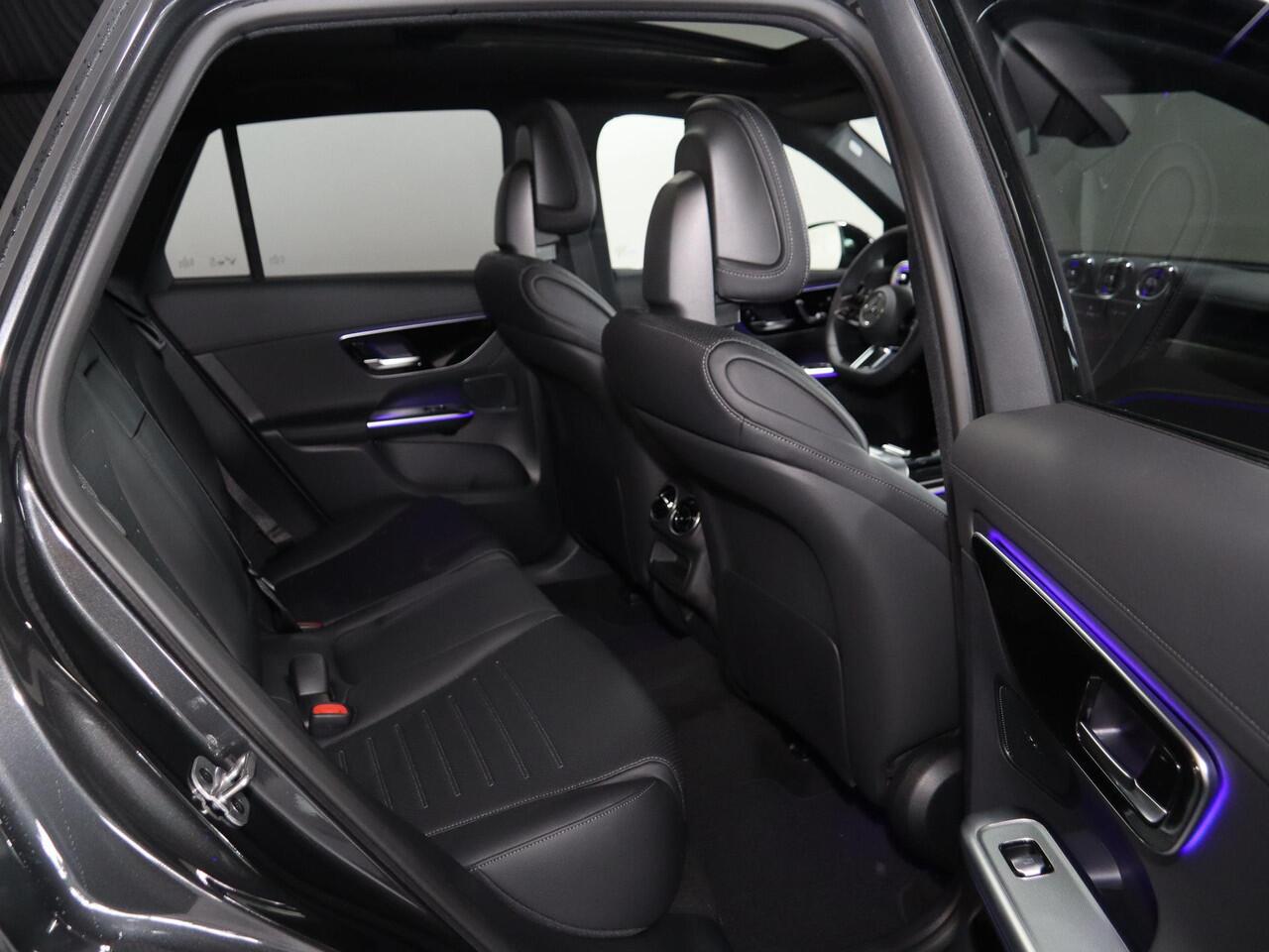 Mercedes-Benz GLC-KLASSE 300e 4MATIC Sport Edition | Panoramaschuifdak | Premium pakket | Nightpakket | Trekhaak | 360° camera | Dodehoekassistent | DIGITAL LIGHT |