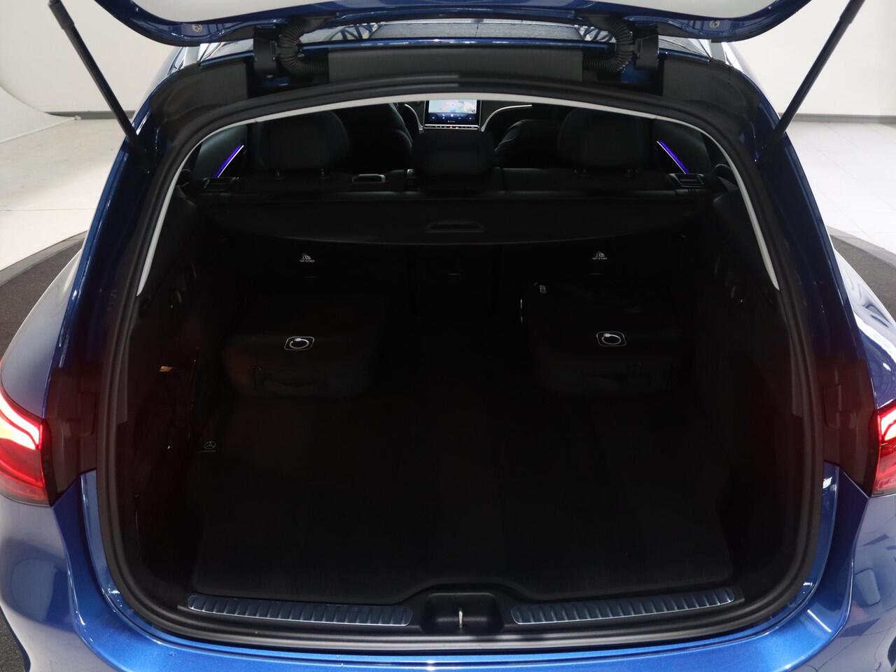 Mercedes-Benz GLC-KLASSE 300e 4MATIC Business Line | Panorama-schuifdak | Trekhaak | 360* camera | Stoelverwarming | Sfeerverlichting