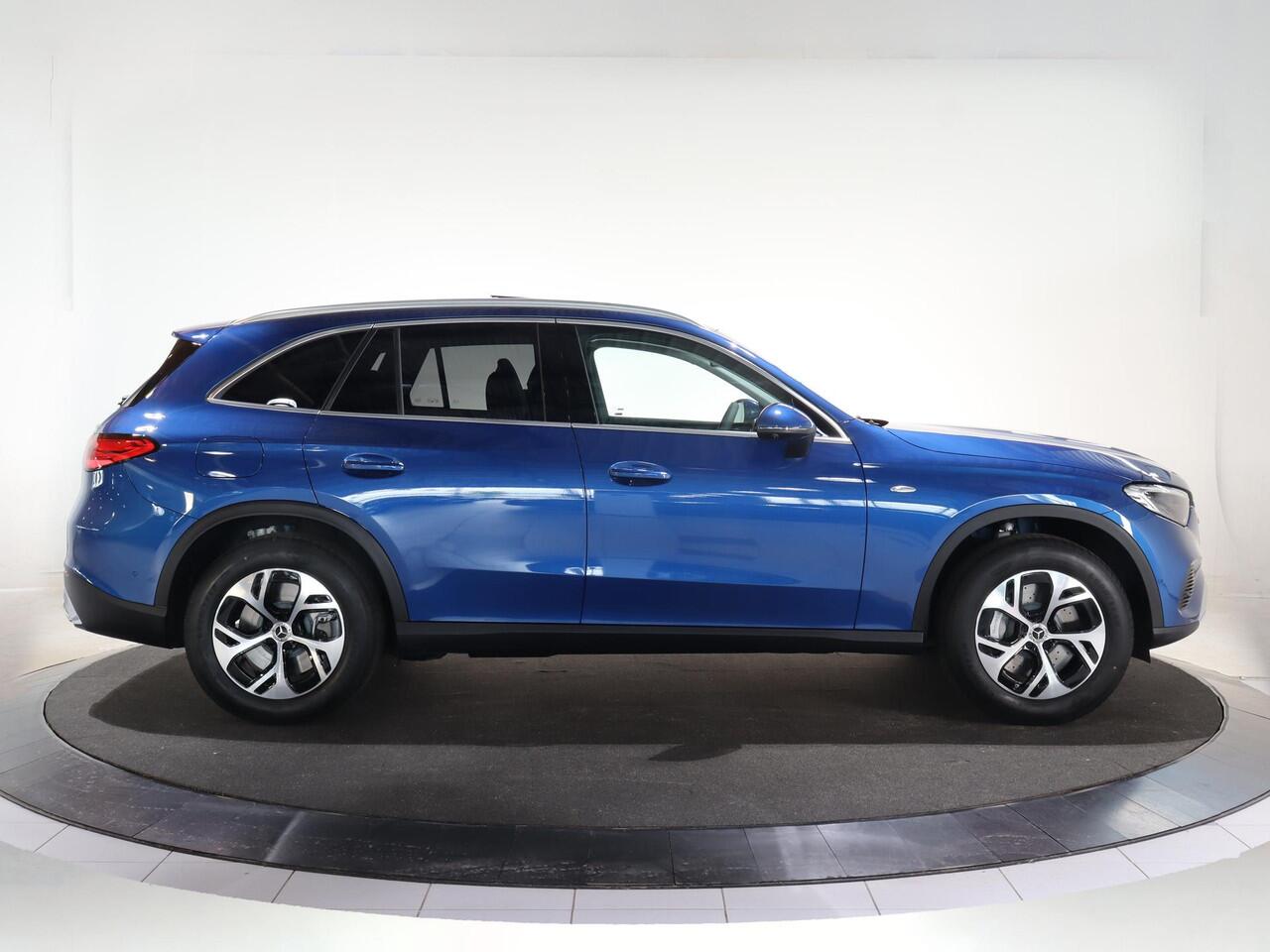 Mercedes-Benz GLC-KLASSE 300e 4MATIC Business Line | Panorama-schuifdak | Trekhaak | 360* camera | Stoelverwarming | Sfeerverlichting