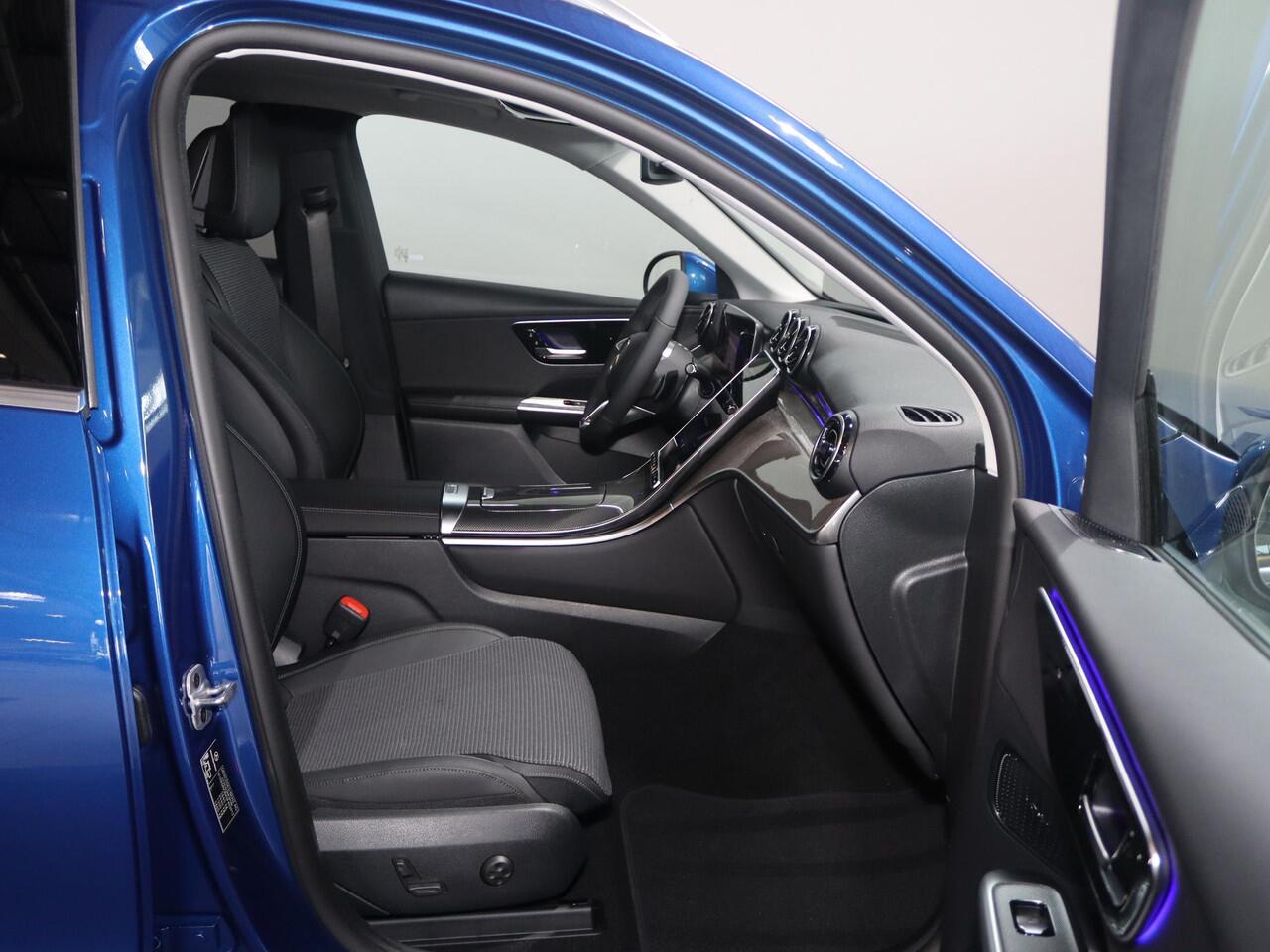 Mercedes-Benz GLC-KLASSE 300e 4MATIC Business Line | Panorama-schuifdak | Trekhaak | 360* camera | Stoelverwarming | Sfeerverlichting