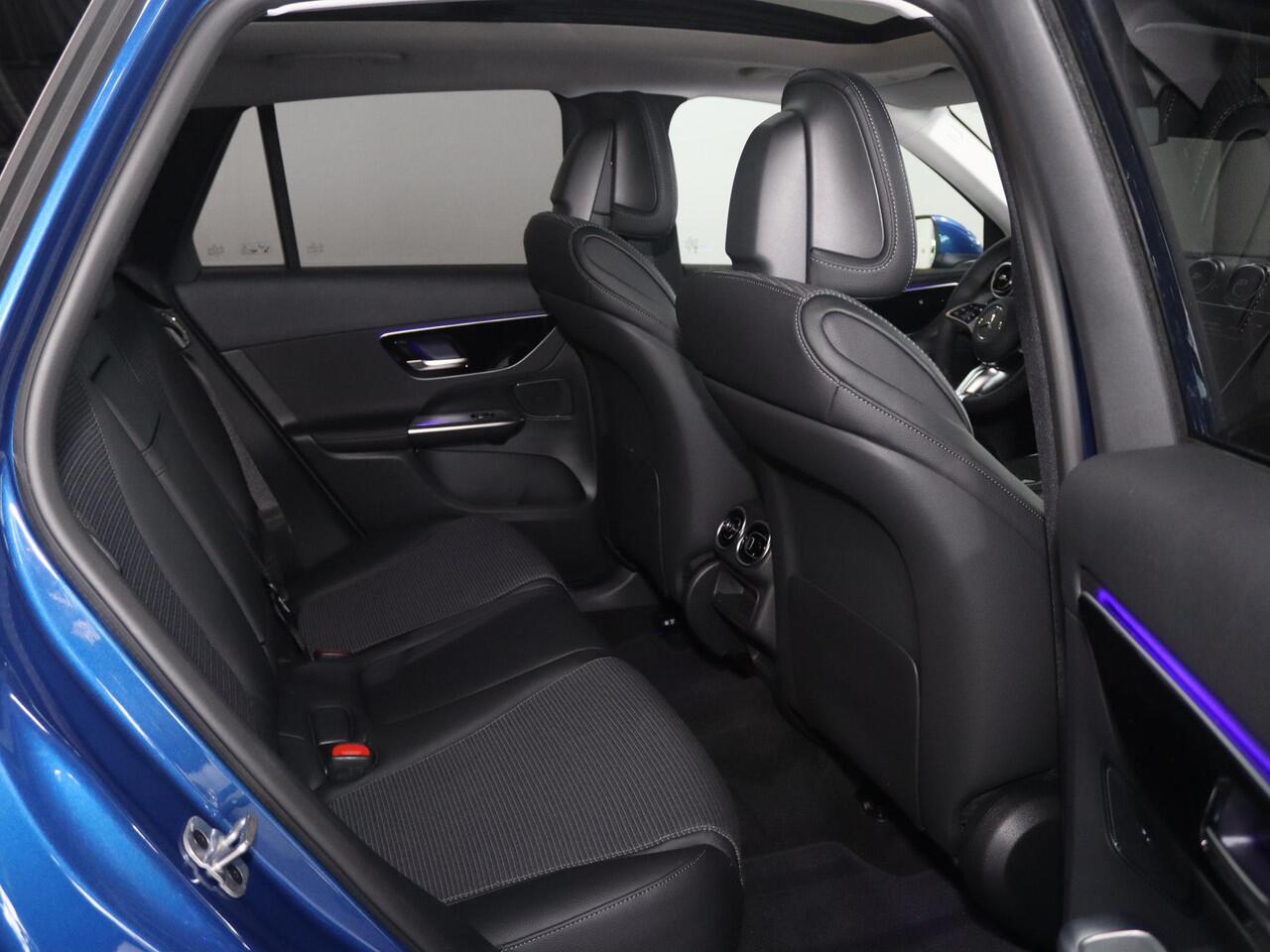 Mercedes-Benz GLC-KLASSE 300e 4MATIC Business Line | Panorama-schuifdak | Trekhaak | 360* camera | Stoelverwarming | Sfeerverlichting