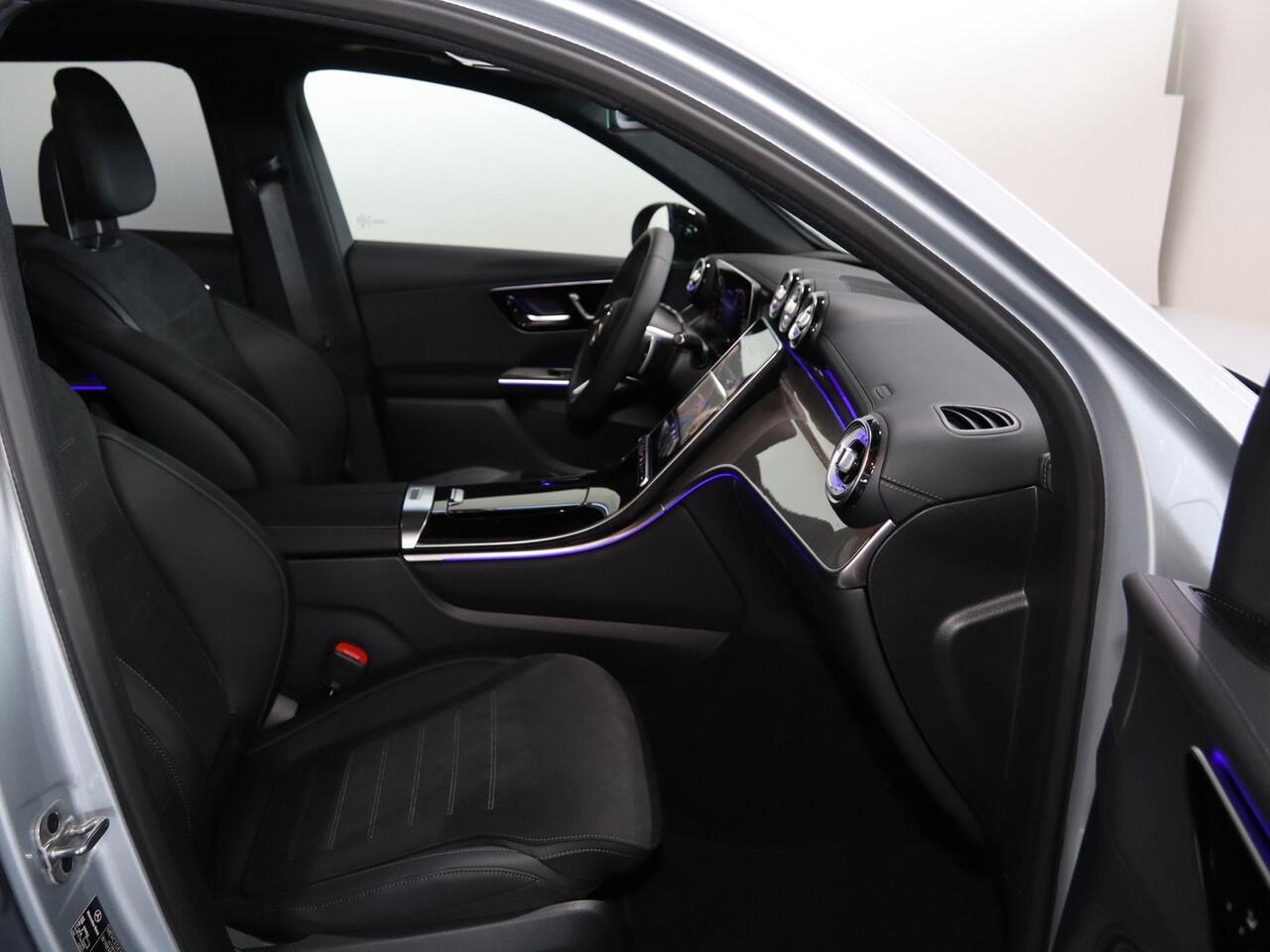 Mercedes-Benz GLC-KLASSE 300e 4MATIC Sport Edition | Panoramaschuifdak | Premium pakket | Nightpakket | 360° camera | Dodehoekassistent | DIGITAL LIGHT |