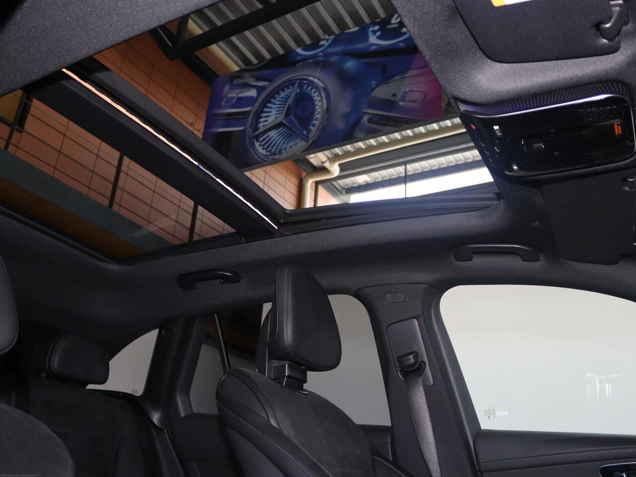 Mercedes-Benz GLC-KLASSE 300e 4MATIC Sport Edition | Panoramaschuifdak | Night | Premium pakket | 360° camera |