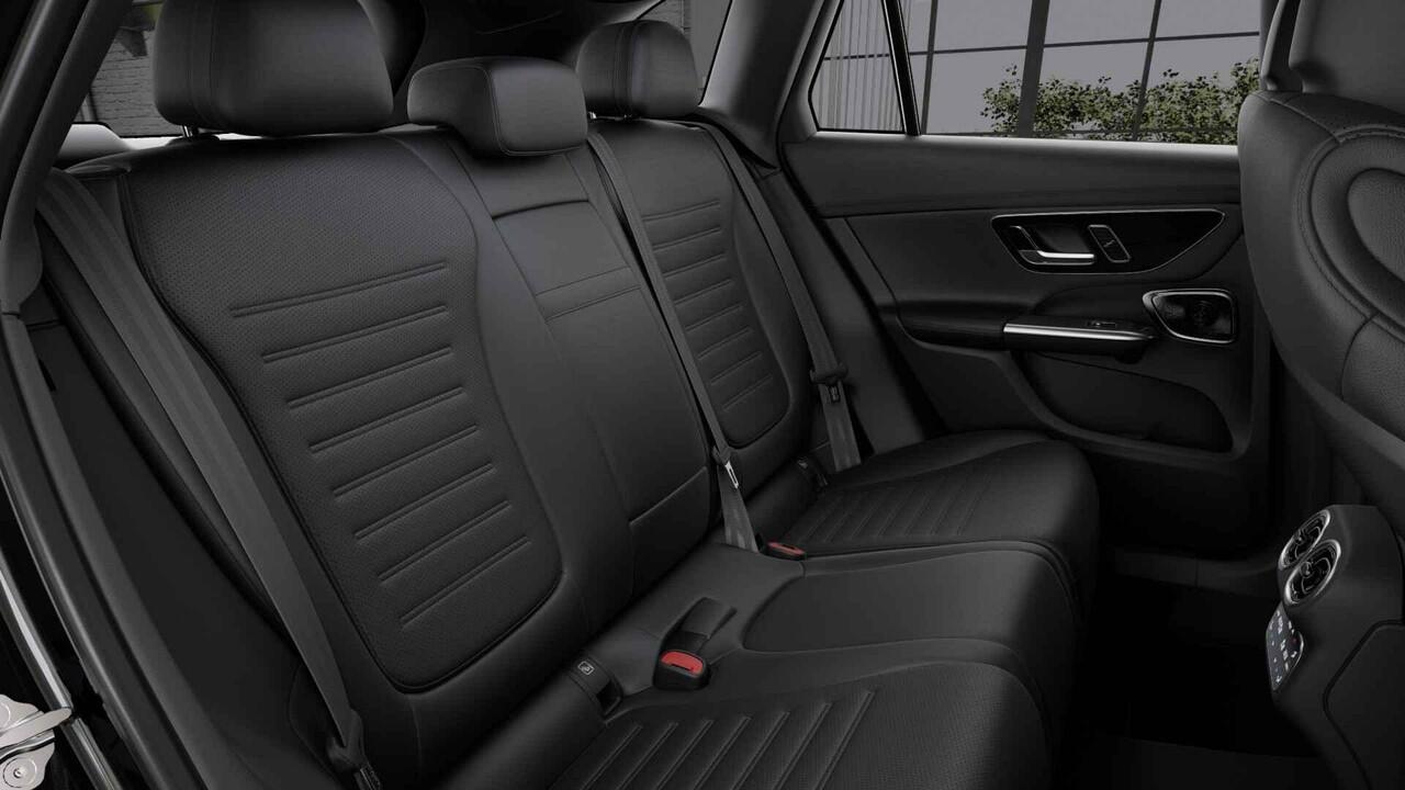 Mercedes-Benz GLC-KLASSE 300e 4MATIC Sport Edition | Night | Panoramadak | Trekhaak | Burmester | Rijassistentiepakket | Head-up display | Memory stoelen |