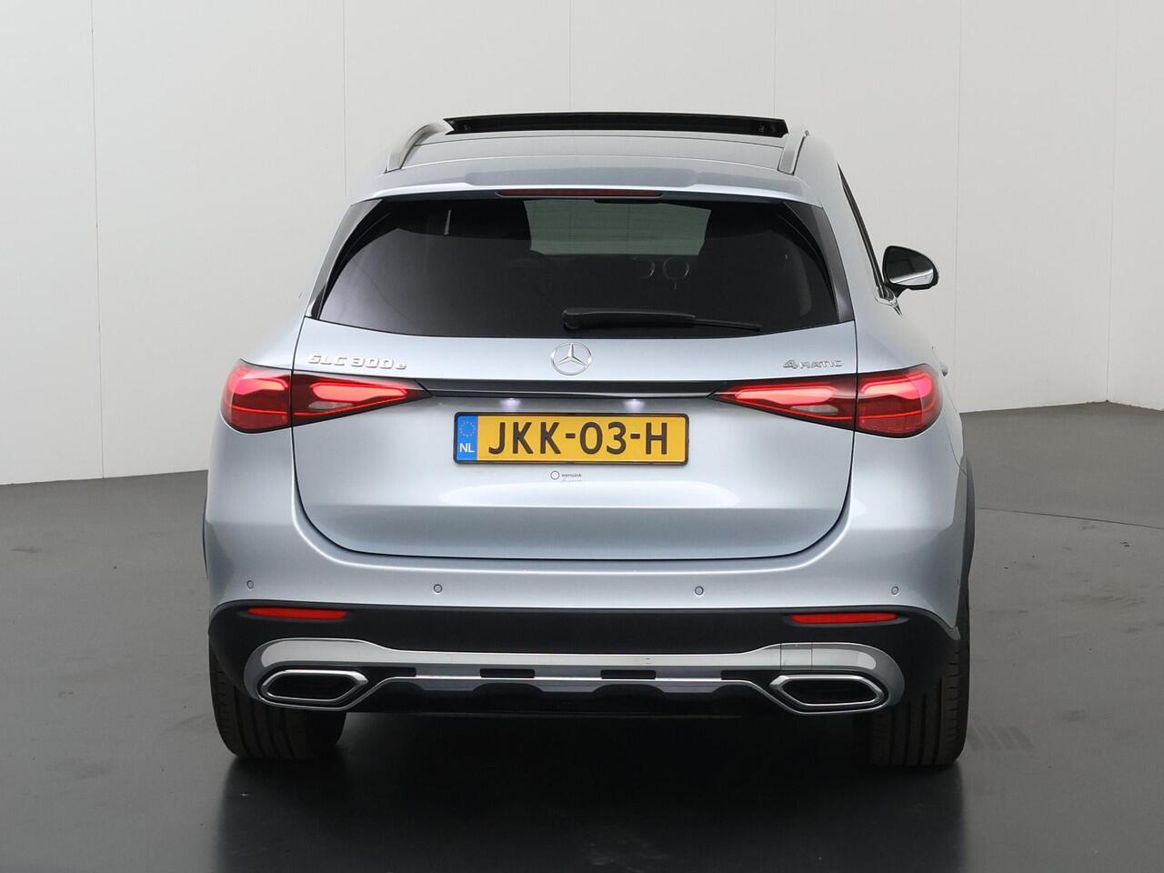 Mercedes-Benz GLC-KLASSE 300e 4MATIC Luxury Line | Rij assistentie pakket | Panoramadak | Trekhaak | 360 camera |