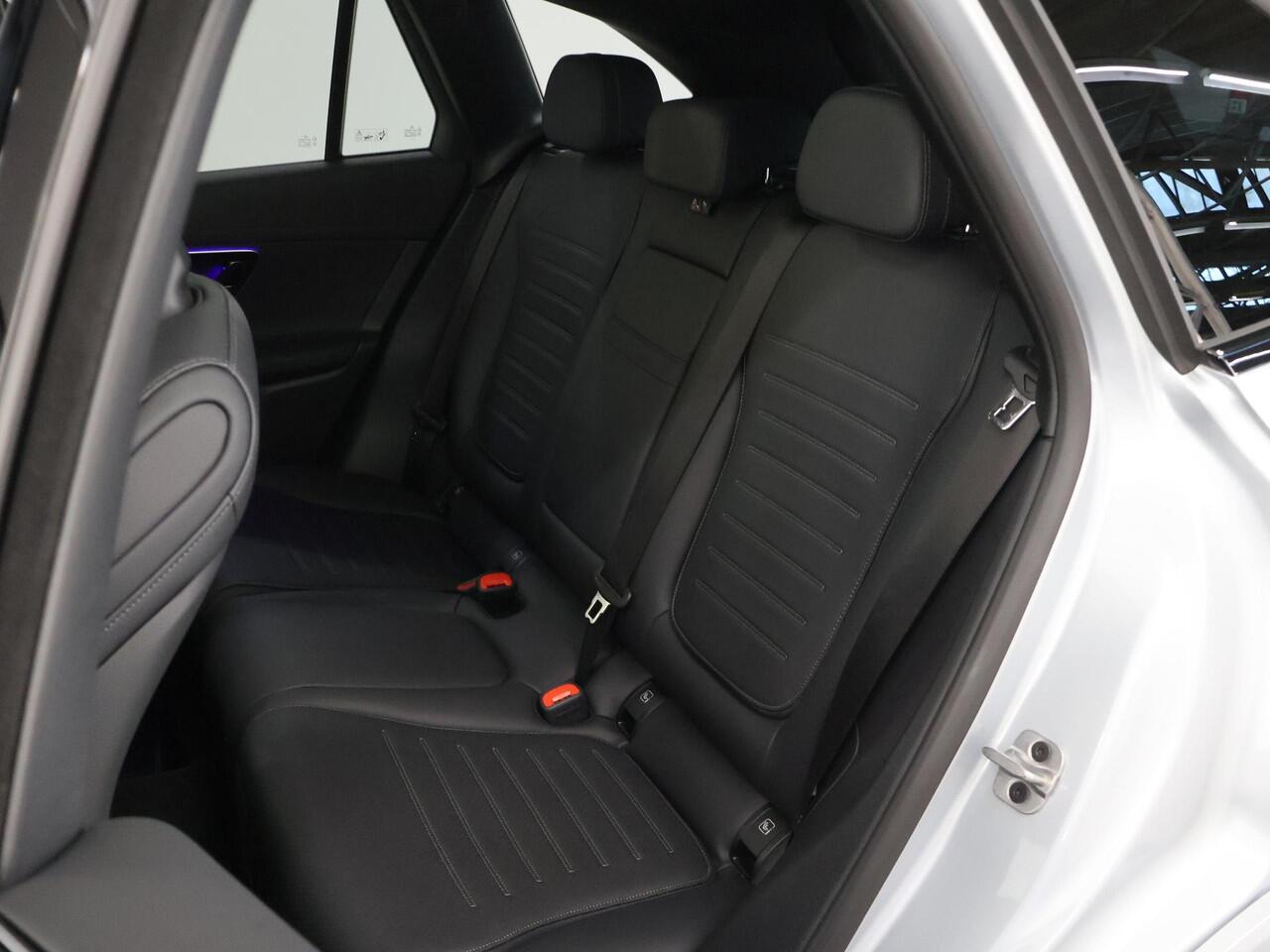 Mercedes-Benz GLC-KLASSE 300e 4MATIC Sport Edition | AMG line | Night | Panoramadak | Sfeerverlichting | Digital light | 360 camera | Stoelverwarming |