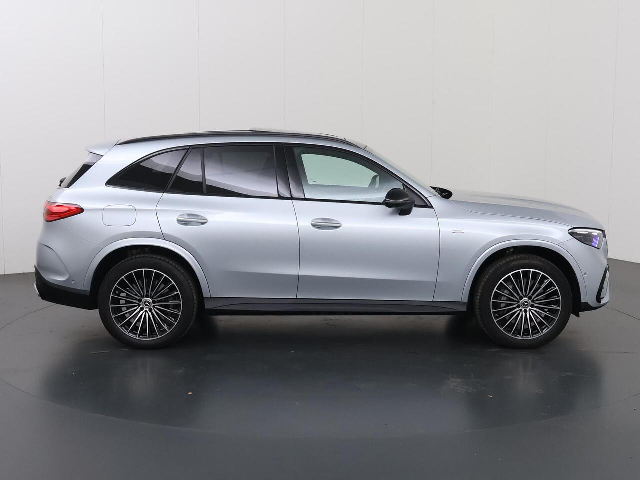 Mercedes-Benz GLC-KLASSE 300e 4MATIC Sport Edition | AMG line | Night | Panoramadak | Sfeerverlichting | Digital light | 360 camera | Stoelverwarming |