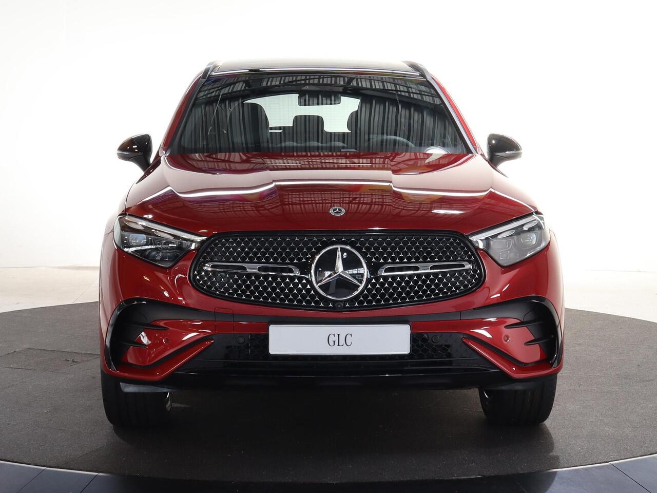 Mercedes-Benz GLC-KLASSE 300e 4MATIC Sport Edition | Panoramaschuifdak | Premium pakket | Trekhaak | 20" AMG-velgen |