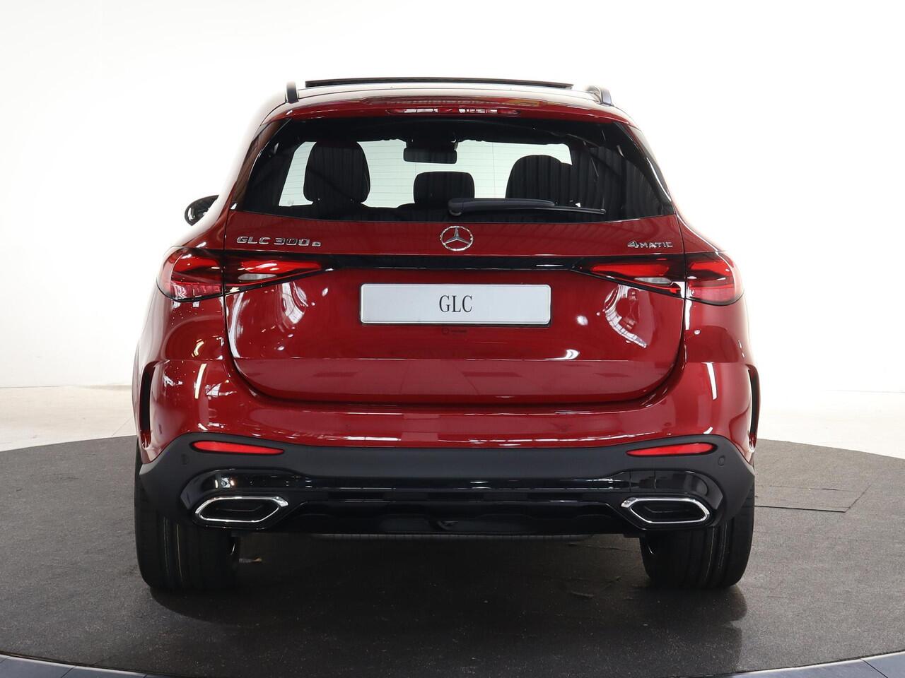 Mercedes-Benz GLC-KLASSE 300e 4MATIC Sport Edition | Panoramaschuifdak | Premium pakket | Trekhaak | 20" AMG-velgen |