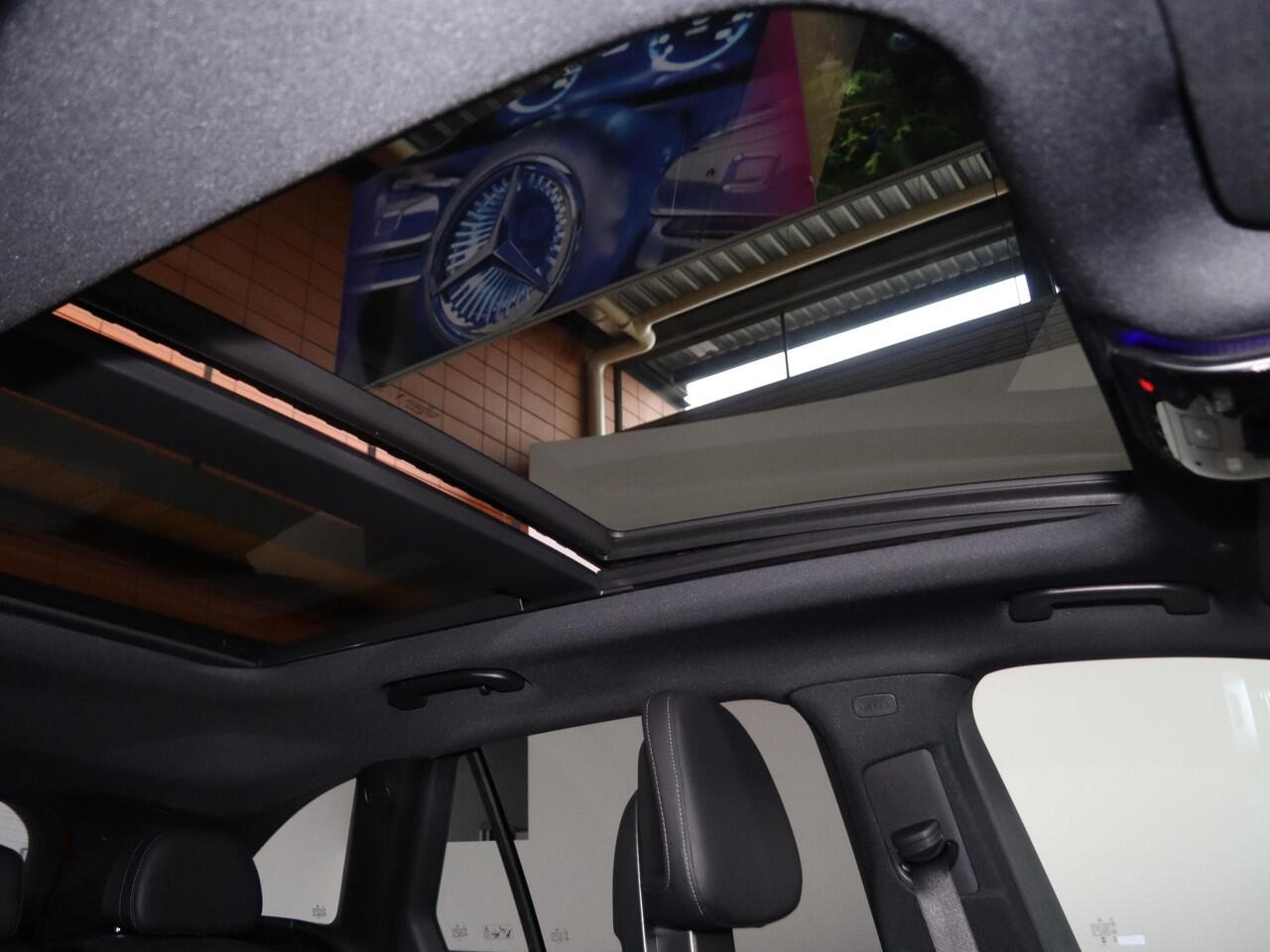 Mercedes-Benz GLC-KLASSE 300e 4MATIC Sport Edition | Panoramaschuifdak | Premium pakket | Trekhaak | 20" AMG-velgen |