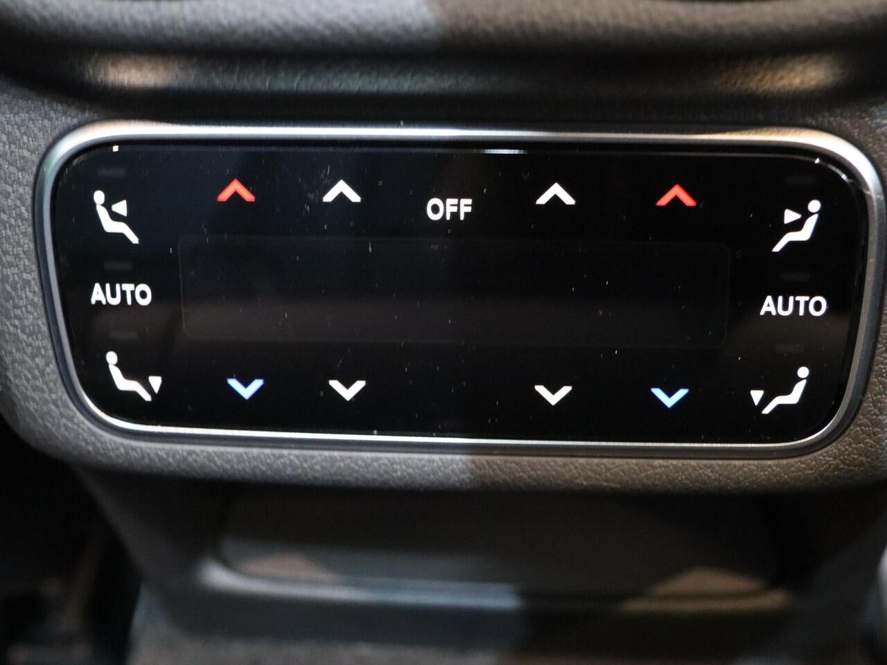 Mercedes-Benz GLC-KLASSE 300e 4MATIC Sport Edition | Panoramaschuifdak | Premium Plus | Night | Rijassistentiepakket Plus | Burmester | Trekhaak