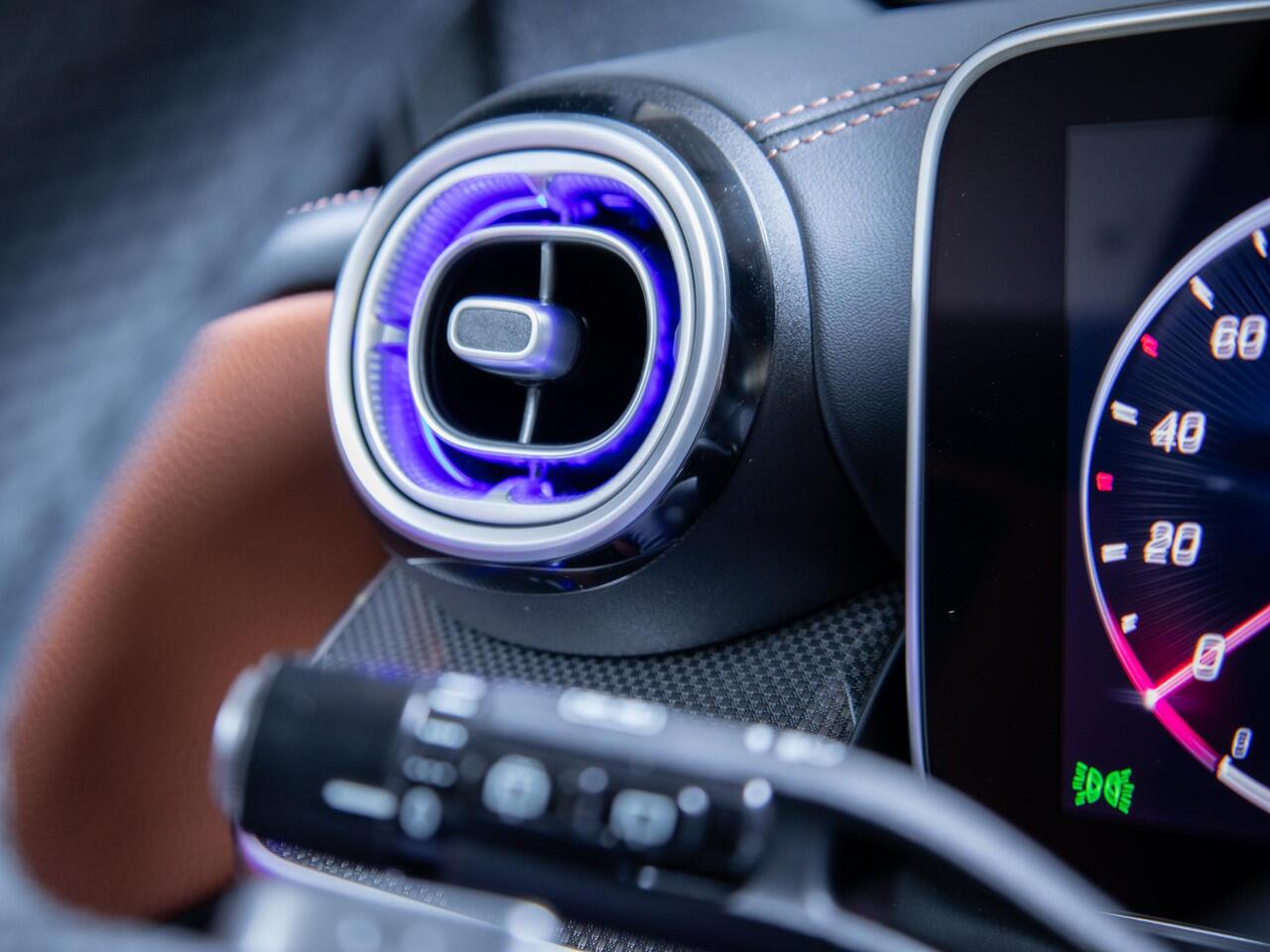 Mercedes-Benz GLC-KLASSE 300e 4MATIC AMG Line Panorama dak