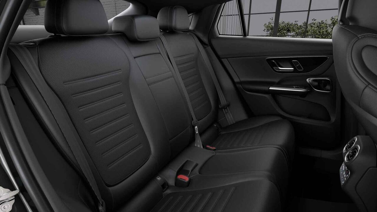 Mercedes-Benz GLC-KLASSE Coupé 300e 4MATIC Sport Edition | Panoramaschuifdak | Premium plus | Head-up display | 20" velgen AMG Zwart | Treeplanken | 360° camera | Dodehoekassistent |