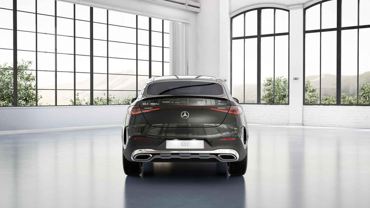 Mercedes-Benz GLC-KLASSE Coupé 300e 4MATIC Sport Edition | Panoramaschuifdak | Premium plus | Head-up display | 20" velgen AMG Zwart | Treeplanken | 360° camera | Dodehoekassistent |