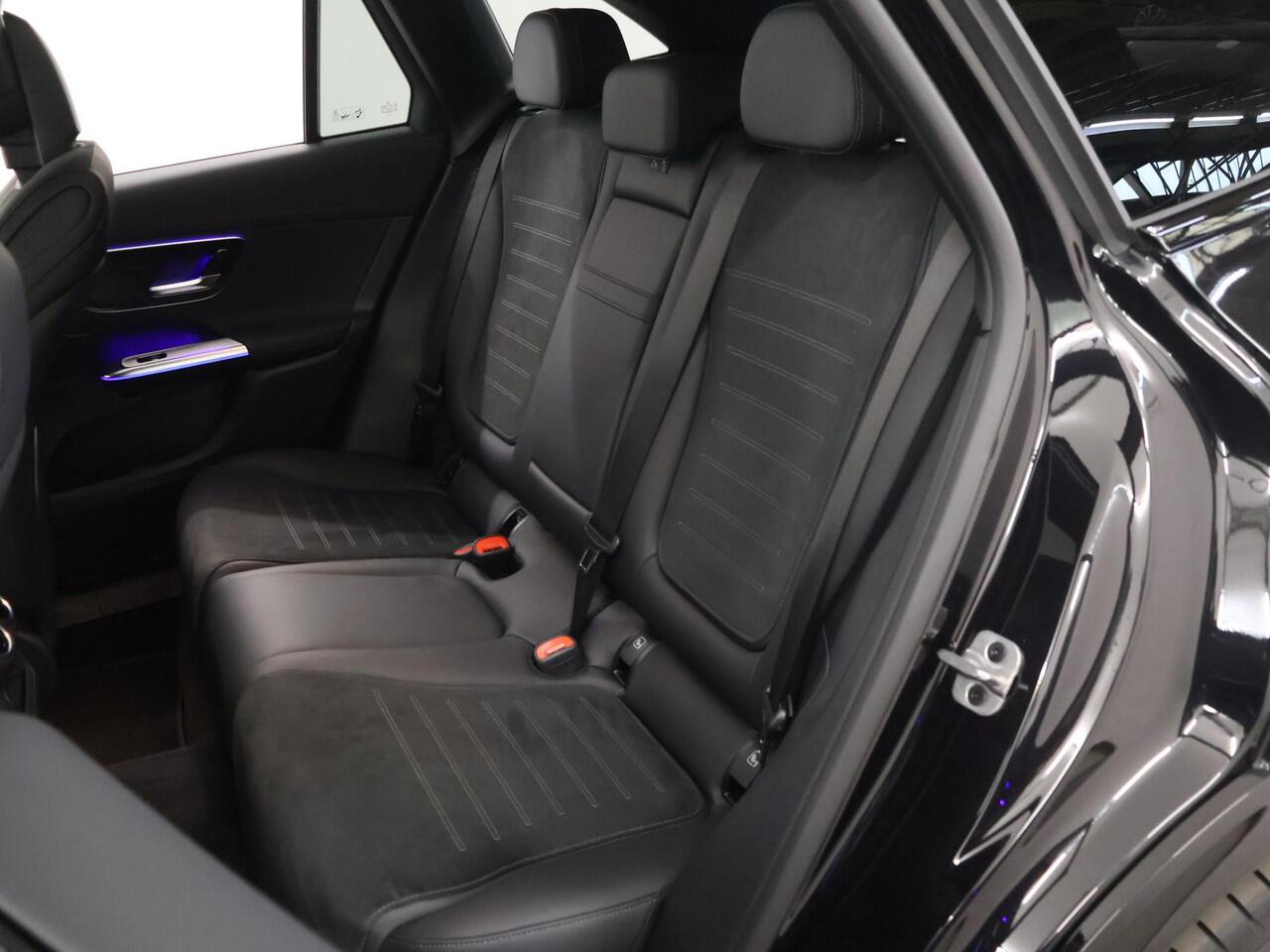 Mercedes-Benz GLC-KLASSE 400e 4MATIC AMG Line | Panoramaschuifdak | Premium pakket | Trekhaak | Night pakket | Dodehoekassistent | DIGITAL LIGHT | 20"AMG velgen |