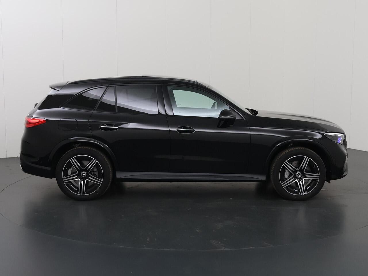 Mercedes-Benz GLC-KLASSE 400e 4MATIC AMG Line | Panoramaschuifdak | Premium pakket | Trekhaak | Night pakket | Dodehoekassistent | DIGITAL LIGHT | 20"AMG velgen |