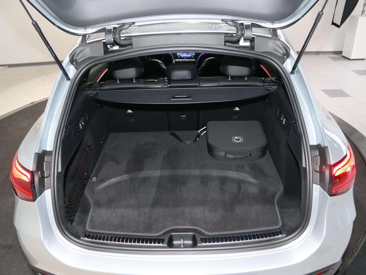 Mercedes-Benz GLC-KLASSE 300e 4MATIC Sport Edition | Panoramaschuifdak | Premium pakket | 360 Camera | Matrix LED koplampen