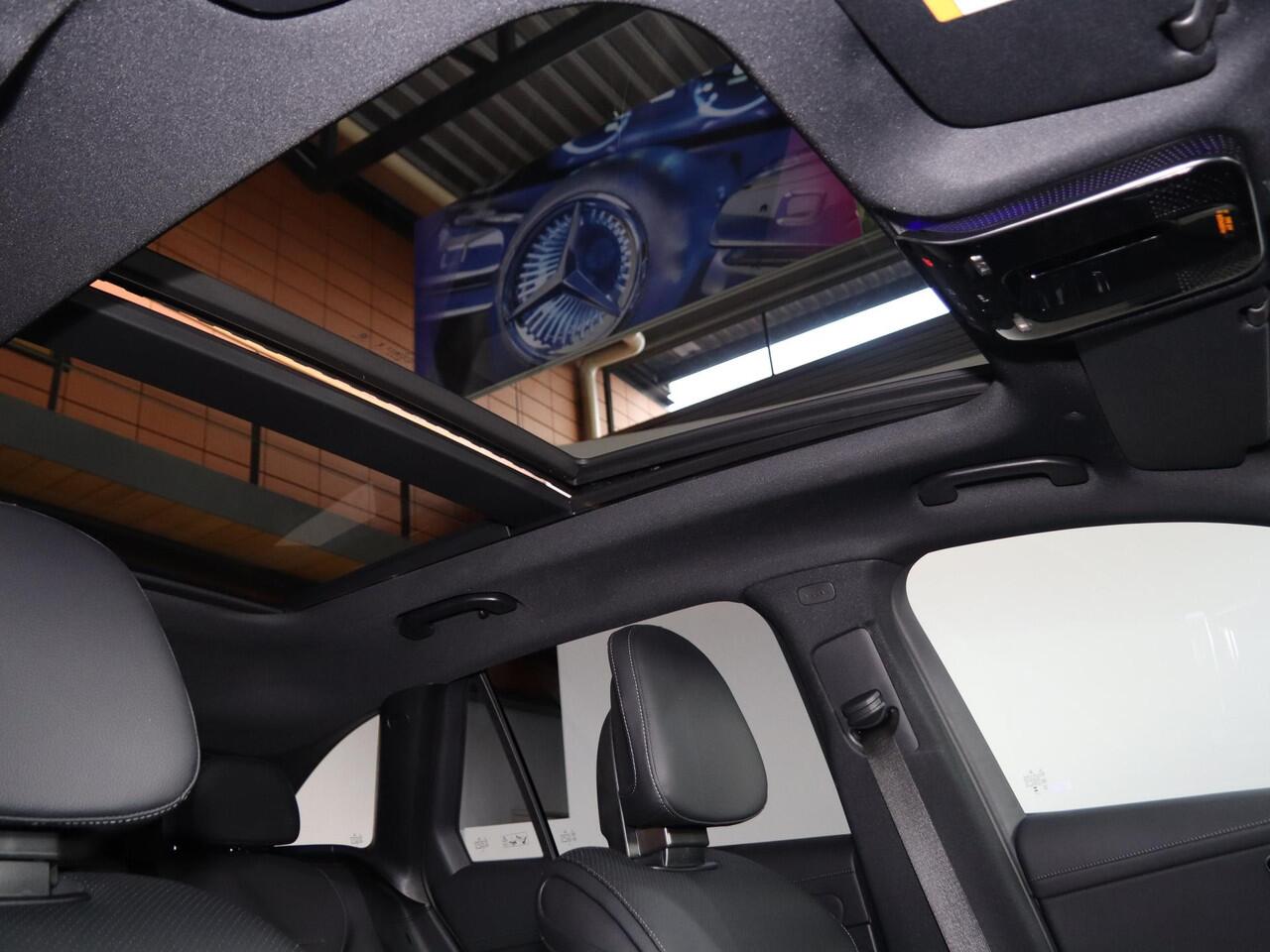 Mercedes-Benz GLC-KLASSE 300e 4MATIC Sport Edition | Panoramaschuifdak | Premium pakket | 360 Camera | Matrix LED koplampen