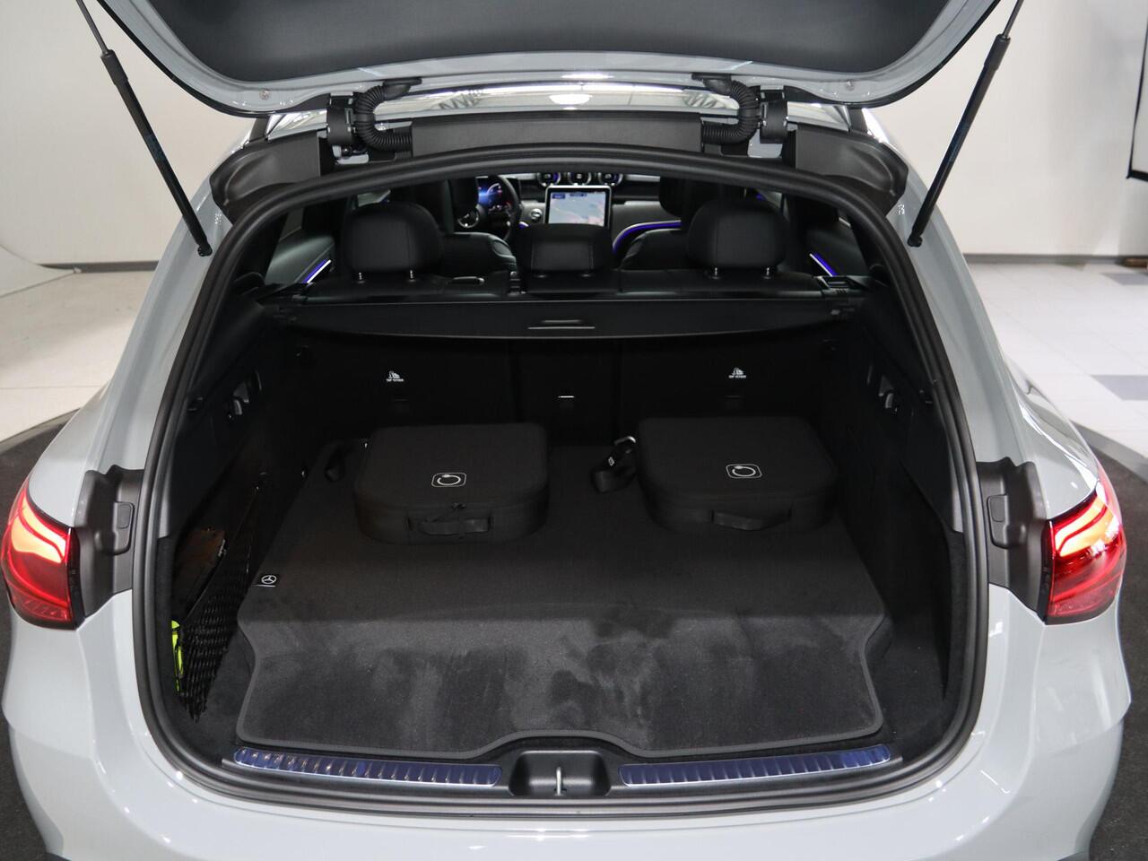 Mercedes-Benz GLC-KLASSE 300e 4MATIC Sport Edition | Panoramaschuifdak | Premium Plus | Rijassistentiepakket plus | Head-up display | Burmester | Nightpakket | Trekhaak |