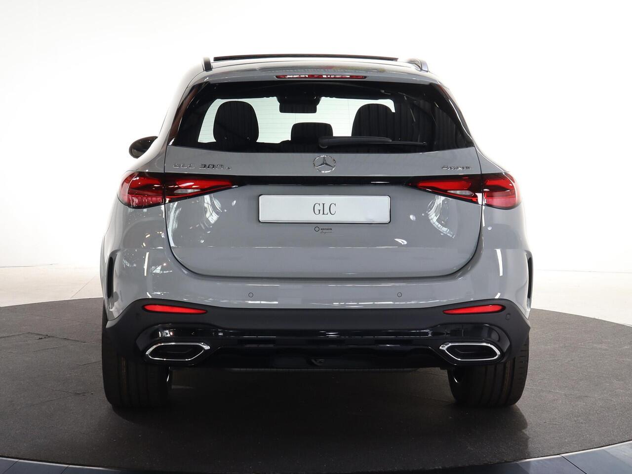 Mercedes-Benz GLC-KLASSE 300e 4MATIC Sport Edition | Panoramaschuifdak | Premium Plus | Rijassistentiepakket plus | Head-up display | Burmester | Nightpakket | Trekhaak |